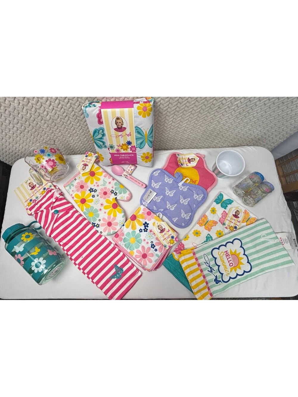 Dolly Parton Kitchen and Dining Set - Floral and Butterfly Theme